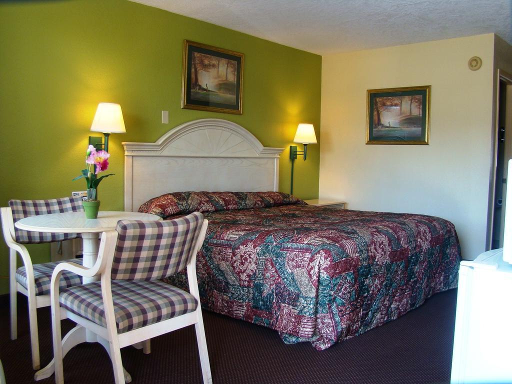 Holiday Terrace Inn - Pigeon Forge Buitenkant foto