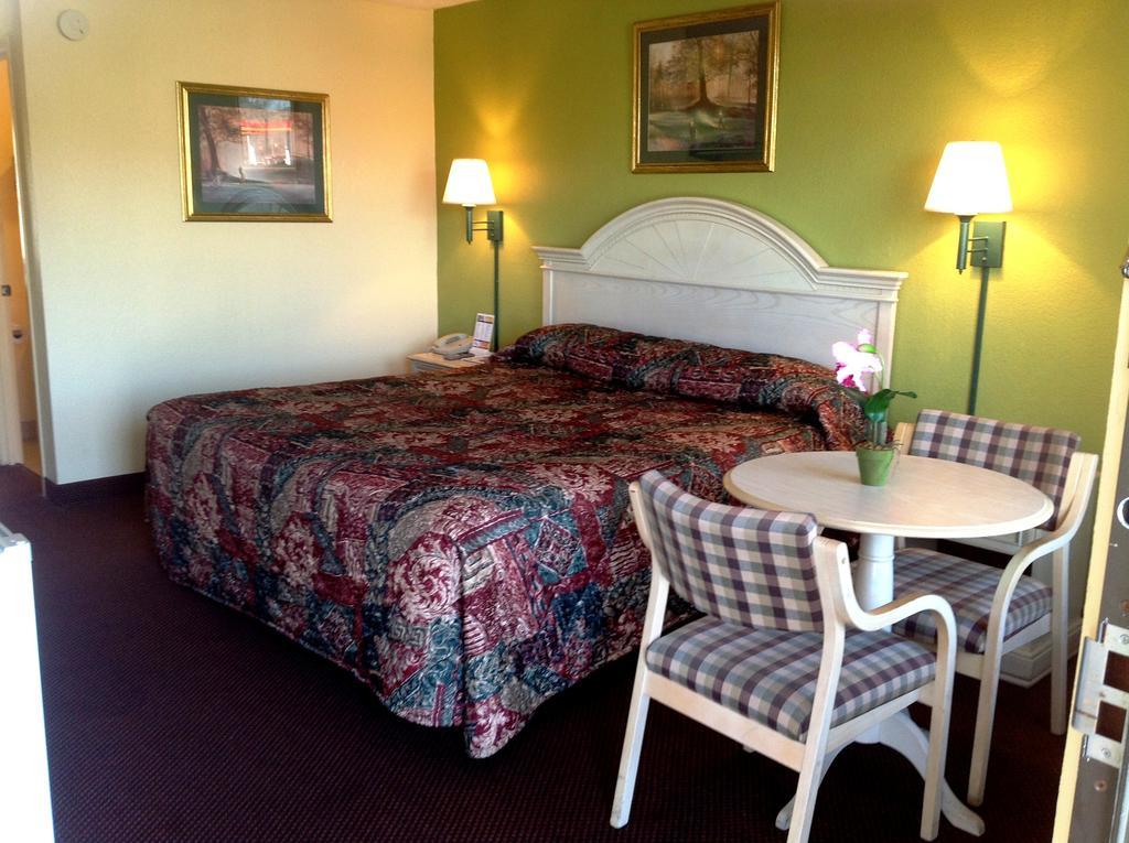 Holiday Terrace Inn - Pigeon Forge Buitenkant foto