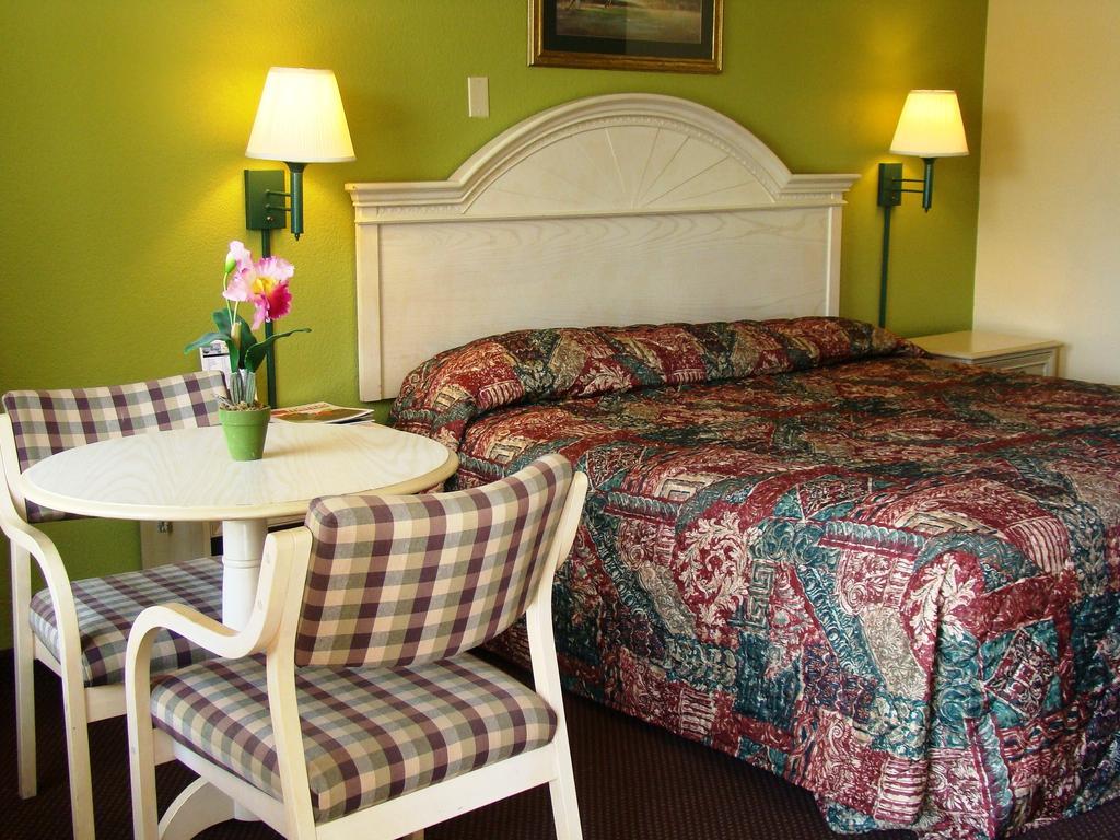 Holiday Terrace Inn - Pigeon Forge Buitenkant foto