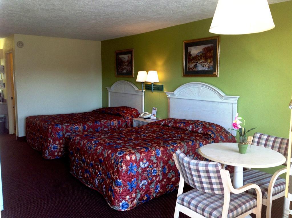 Holiday Terrace Inn - Pigeon Forge Buitenkant foto