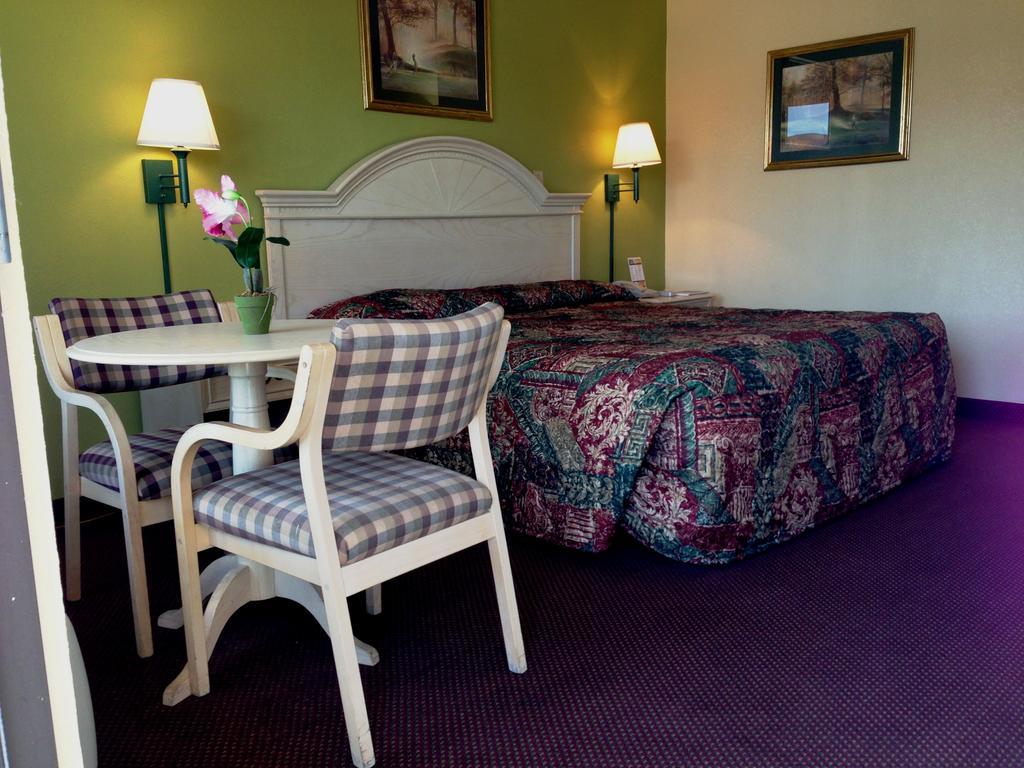 Holiday Terrace Inn - Pigeon Forge Buitenkant foto