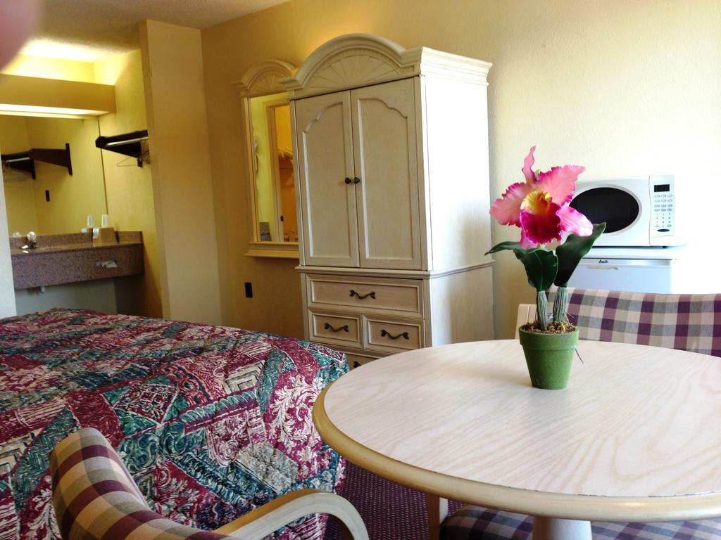 Holiday Terrace Inn - Pigeon Forge Buitenkant foto